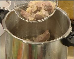 香芋牛腩煲的做法