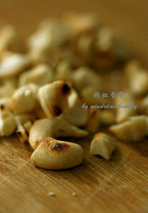 香椿苗拌腰果和香椿苗蛋饼的做法