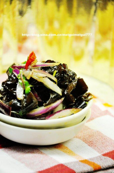 洋葱木耳的做法