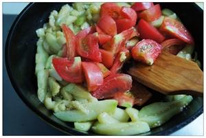 番茄烩茄条的做法