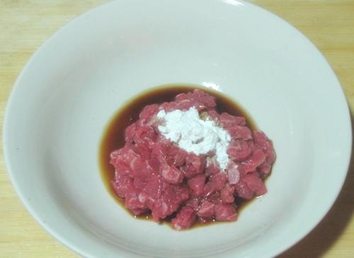 彩椒牛肉粒的做法