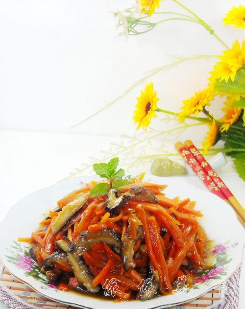 胡萝卜炒香菇的做法