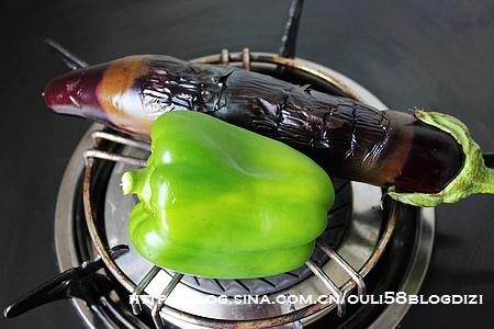 烧茄子皮蛋的做法