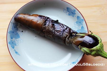 烧茄子皮蛋的做法