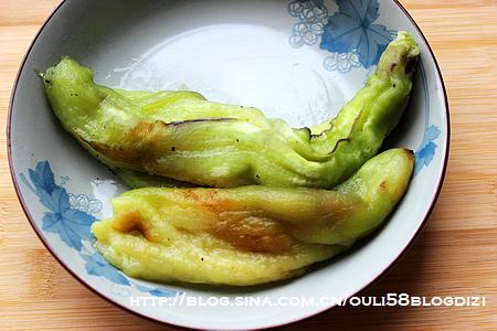 烧茄子皮蛋的做法