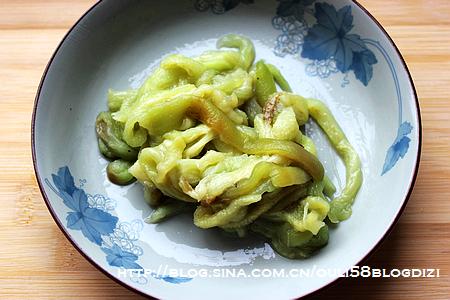 烧茄子皮蛋的做法