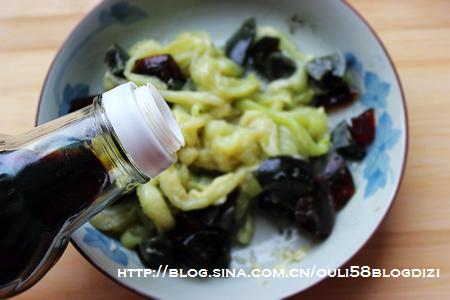烧茄子皮蛋的做法