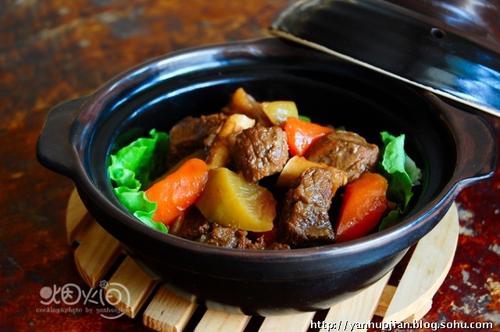 青红萝卜焖牛肉的做法