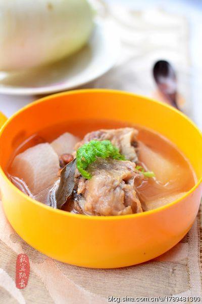 萝卜骨头汤的做法