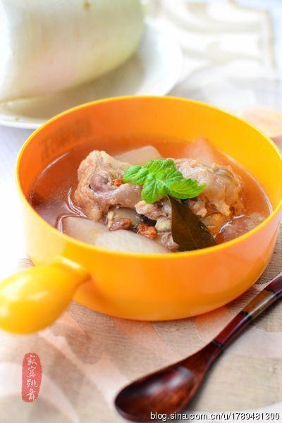 萝卜骨头汤的做法