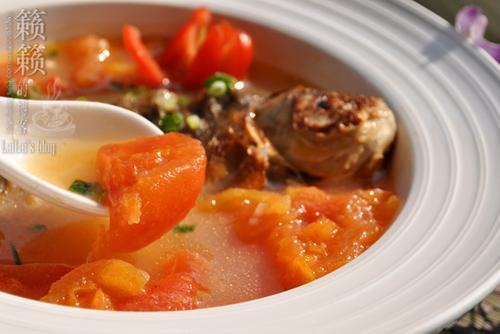 鲫鱼西红柿汤的做法