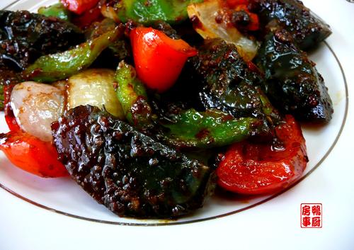 麻辣皮蛋的做法