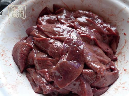 大蒜叶冬笋炒猪肝的做法