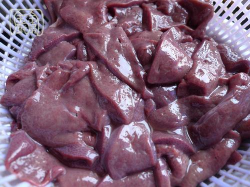 大蒜叶冬笋炒猪肝的做法