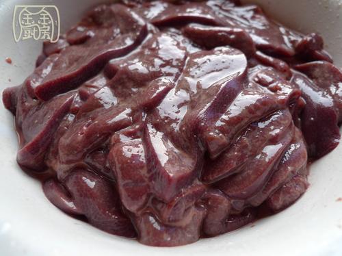 大蒜叶冬笋炒猪肝的做法