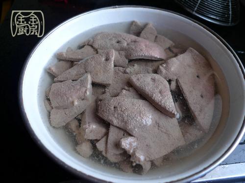 大蒜叶冬笋炒猪肝的做法