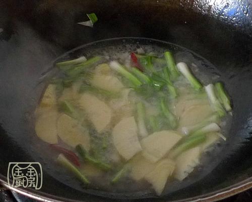 大蒜叶冬笋炒猪肝的做法