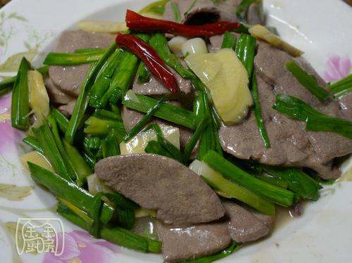 大蒜叶冬笋炒猪肝的做法