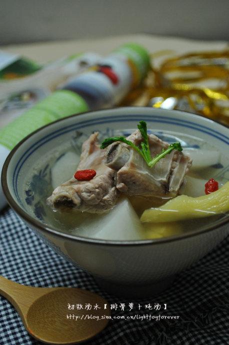 排骨萝卜炖汤的做法