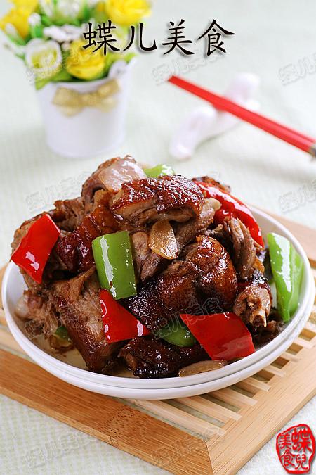 青椒炒烤鸭架的做法