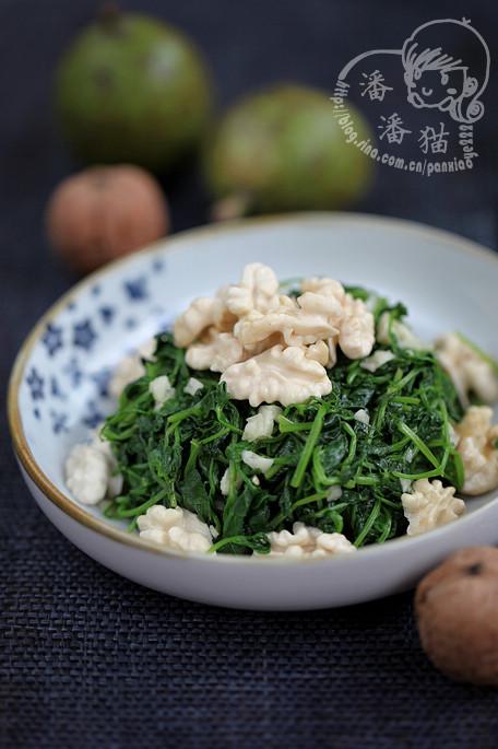 嫩桃仁拌豆尖的做法