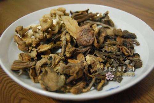 张家界野生菌烧鸡的做法