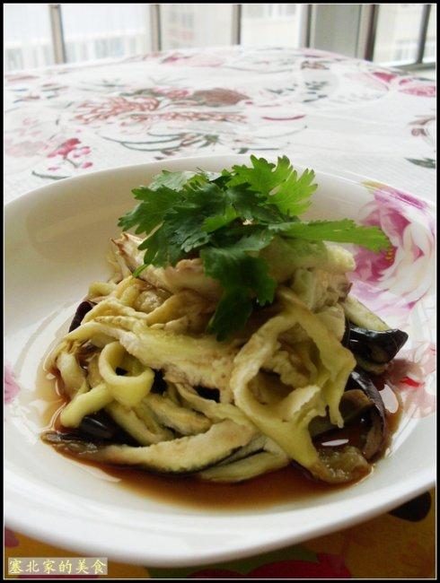 蒜泥手撕茄子的做法