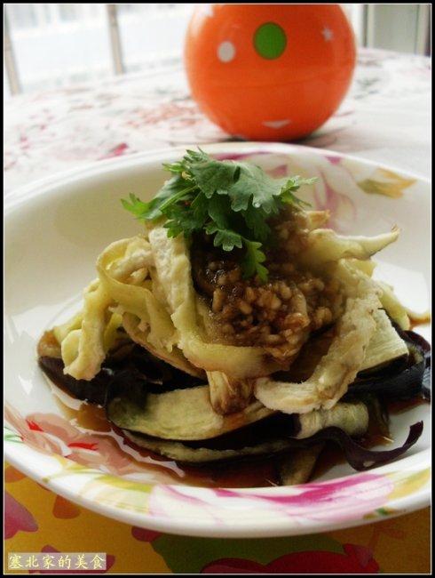 蒜泥手撕茄子的做法