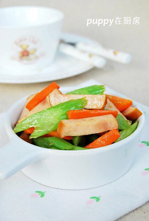 西芹胡萝卜炒火腿的做法