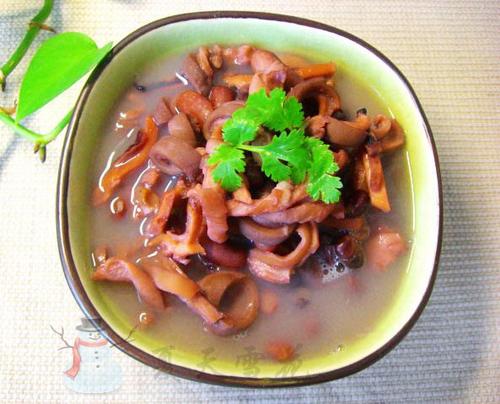 墨鱼炖猪肚的做法