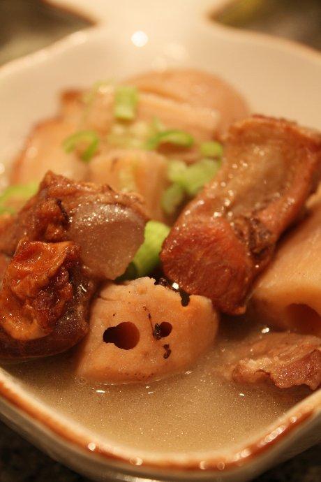 排骨炖莲藕的做法