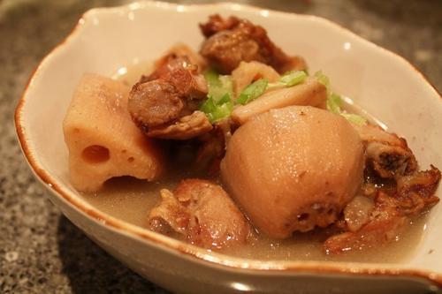 排骨炖莲藕的做法