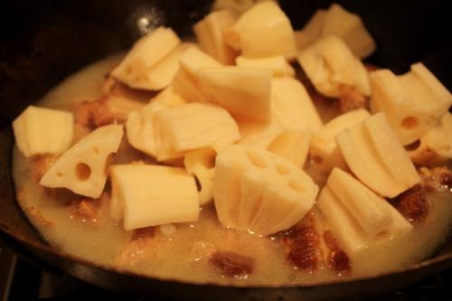 排骨炖莲藕的做法