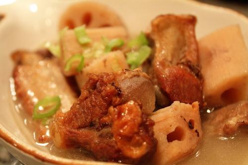 排骨炖莲藕的做法