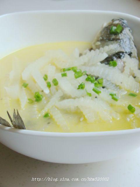 萝卜丝鲫鱼汤的做法