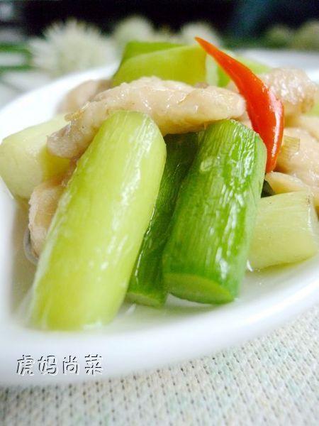 甜蒜苔炒鸡丁的做法