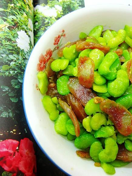 蚕豆炒香肠的做法