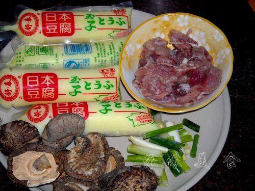 冬菇肉丝煮日本豆腐的做法