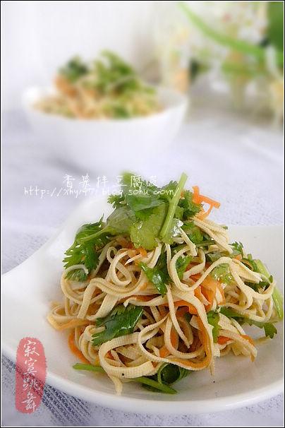 香菜拌豆腐皮的做法
