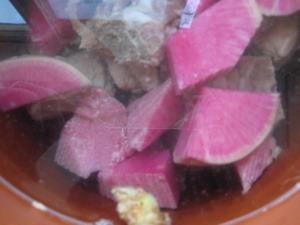 墨鱼蛏干萝卜排骨汤的做法