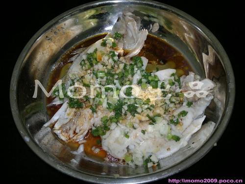 姜葱蒜蒸开边鲈鱼的做法