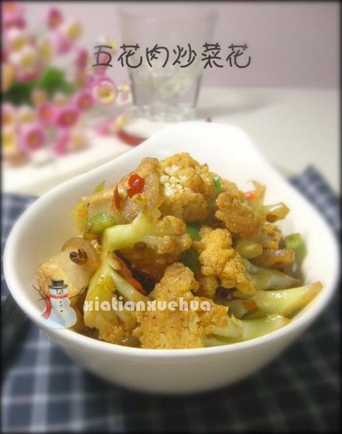 五花肉炒菜花的做法