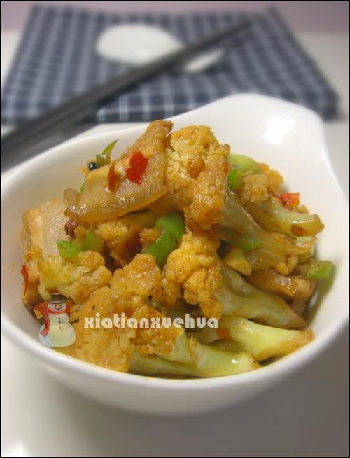 五花肉炒菜花的做法