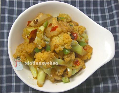 五花肉炒菜花的做法