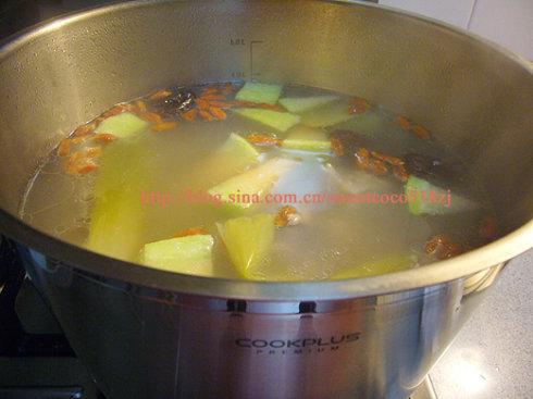 栗子红枣小排汤的做法