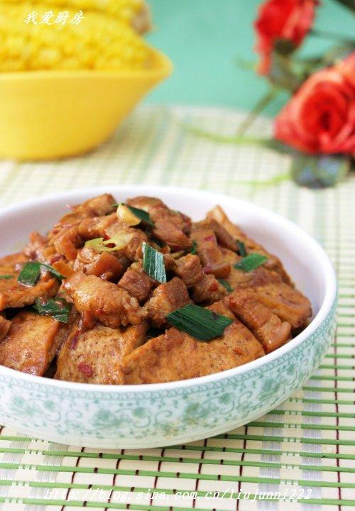 五花肉烧豆腐的做法
