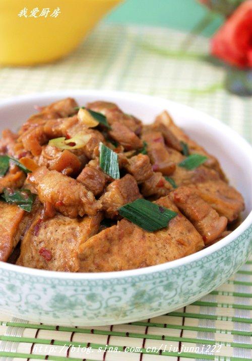 五花肉烧豆腐的做法