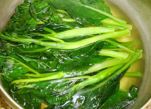 浇汁芥兰的做法