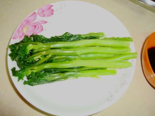 浇汁芥兰的做法