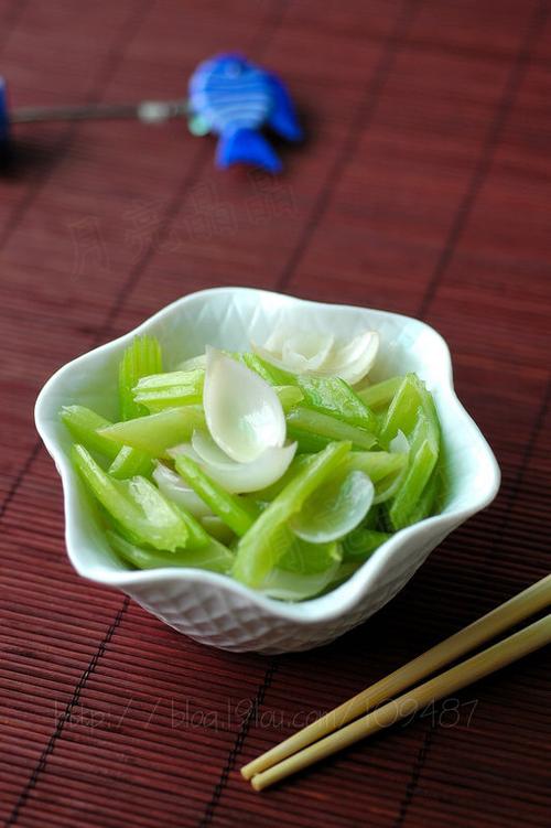 西芹百合的做法